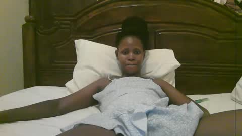 Snapshot of naughty_babe000 chatting on 12-19-25, 07:32 alisha online show from 12-19-25, 07:32