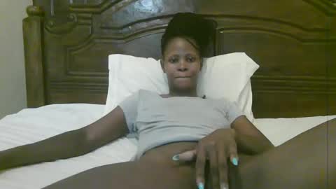 Snapshot of naughty_babe000 chatting on 12-20-25, 07:37 alisha online show from 12-20-25, 07:37