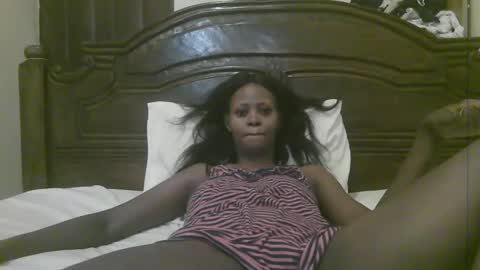 Snapshot of naughty_babe000 chatting on 02-17-26, 08:44 alisha online show from 02-17-26, 08:44