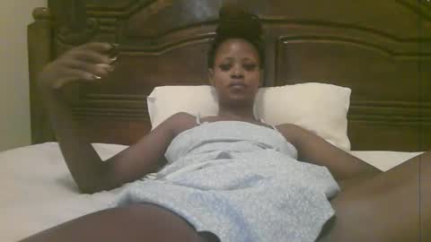 Snapshot of naughty_babe000 chatting on 03-17-26, 05:22 alisha online show from 03-17-26, 05:22