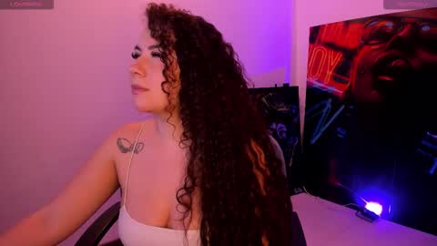 Snapshot of naughty_butt chatting on 11-22-25, 05:28 Megan online show from 11-22-25, 05:28