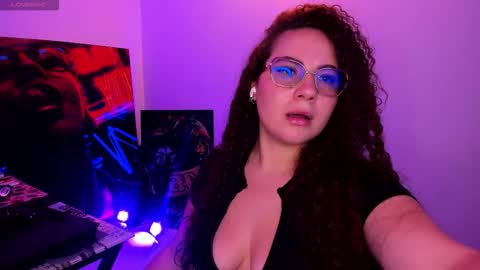 Snapshot of naughty_butt chatting on 02-05-26, 02:38 Megan online show from 02-05-26, 02:38