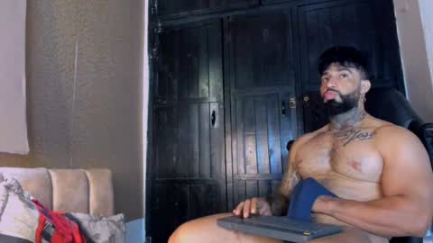 Snapshot of naughty_dominant chatting on 01-14-25, 02:43 Miller online show from 01-14-25, 02:43