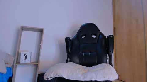 Snapshot of naughty_dominant chatting on 02-17-25, 04:04 Miller online show from 02-17-25, 04:04