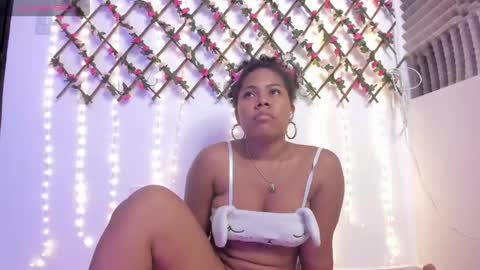 Snapshot of naughty_ebonyy chatting on 05-27-26, 06:21 SASHA online show from 05-27-26, 06:21