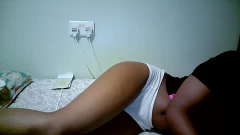 Snapshot of naughty_kesh chatting on 09-24-25, 04:10 kesh online show from 09-24-25, 04:10