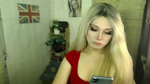 Snapshot of naughty_kim20 chatting on 06-18-26, 01:17 alexa online show from 06-18-26, 01:17