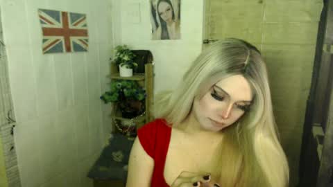 Snapshot of naughty_kim20 chatting on 06-19-26, 02:05 alexa online show from 06-19-26, 02:05