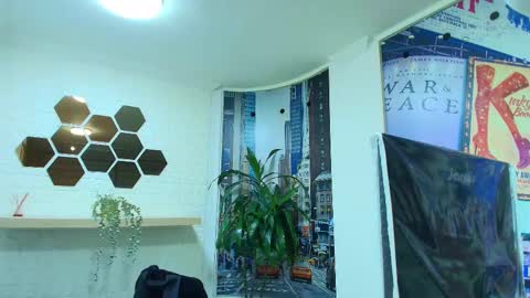 Kitten online show from 03-05-25, 10:22