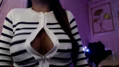 Snapshot of naughty_lorien143 chatting on 05-10-26, 01:05 naughty_lorien143 online show from 05-10-26, 01:05