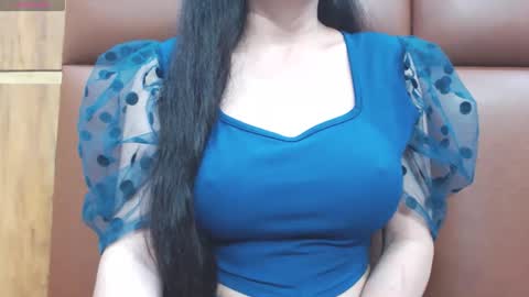 Snapshot of naughty_love489696 chatting on 12-22-25, 05:43 riya online show from 12-22-25, 05:43