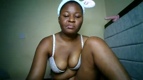 Snapshot of naughtybrownny chatting on 06-23-26, 10:08 MUMU online show from 06-23-26, 10:08