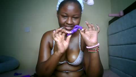 Snapshot of naughtybrownny chatting on 06-24-26, 10:14 MUMU online show from 06-24-26, 10:14