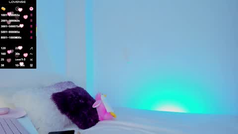 Snapshot of naughtybunnyy_1 chatting on 11-08-25, 11:14 online show from 11-08-25, 11:14