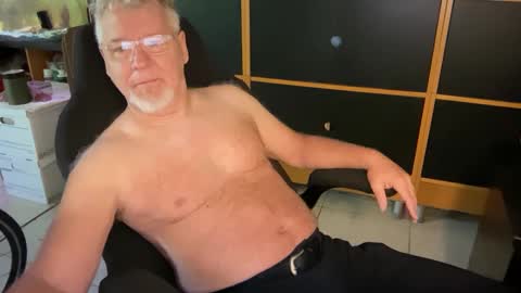 Snapshot of naughtydaddyla chatting on 09-21-25, 06:09 naughtydaddyla online show from 09-21-25, 06:09