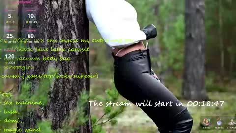 Snapshot of naughtyemi chatting on 11-23-25, 08:41 naughtyemi online show from 11-23-25, 08:41