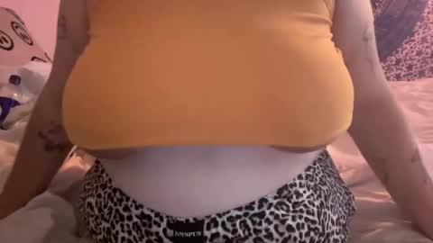 Snapshot of naughtygirl637100 chatting on 11-27-25, 08:22 Naughty Girl online show from 11-27-25, 08:22