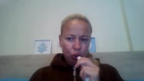 Snapshot of naughtyjennyblondeuk chatting on 05-03-26, 06:25 naughtyjennyblondeuk online show from 05-03-26, 06:25