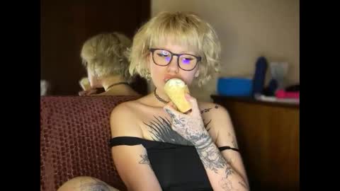 Snapshot of naughtylayla666 chatting on 06-01-26, 11:17 NaughtyLayla666 online show from 06-01-26, 11:17
