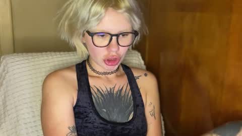 Snapshot of naughtylayla666 chatting on 06-12-26, 10:30 NaughtyLayla666 online show from 06-12-26, 10:30