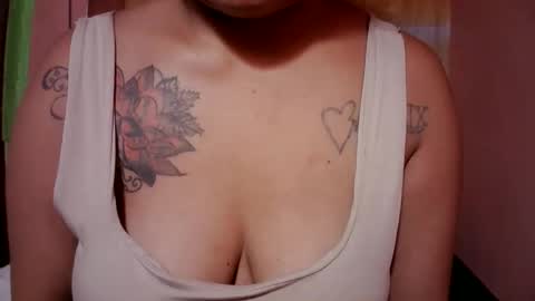 naughtymom_33 online show from 10-23-25, 08:02