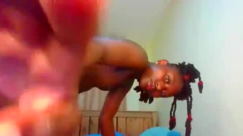 Snapshot of naughtyqueen12 chatting on 10-17-25, 01:42 naughtyqueen12 online show from 10-17-25, 01:42