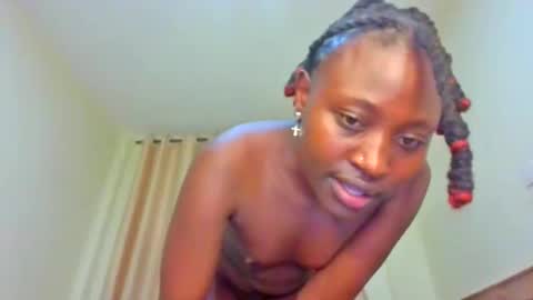 Snapshot of naughtyqueen12 chatting on 10-22-25, 05:02 naughtyqueen12 online show from 10-22-25, 05:02