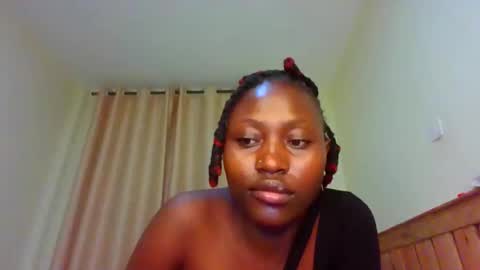 Snapshot of naughtyqueen12 chatting on 10-28-25, 08:18 naughtyqueen12 online show from 10-28-25, 08:18