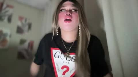 Snapshot of naughtyrosecum chatting on 03-10-25, 02:37 Rose Wilson online show from 03-10-25, 02:37