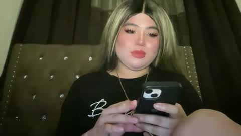 Snapshot of naughtyrosecum chatting on 12-17-25, 02:45 Rose Wilson online show from 12-17-25, 02:45