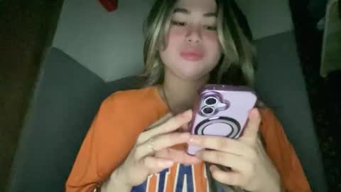Snapshot of naughtyrosecum chatting on 05-10-26, 03:06 Rose Wilson online show from 05-10-26, 03:06