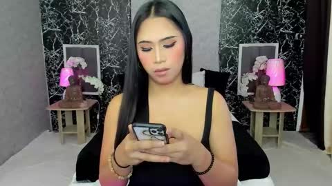 Snapshot of naughtytrans_huntress chatting on 11-13-25, 03:05 ITS ME YOGIRL PATRICIA online show from 11-13-25, 03:05