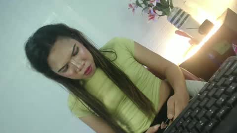 Snapshot of naughtywildvenice chatting on 02-12-25, 04:44 naughtywildvenice online show from 02-12-25, 04:44