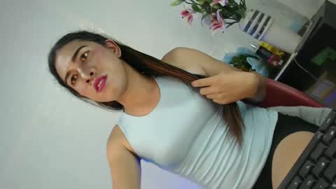 Snapshot of naughtywildvenice chatting on 02-14-25, 10:59 naughtywildvenice online show from 02-14-25, 10:59