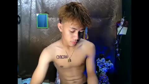 Snapshot of naugthyboyloy chatting on 09-22-25, 02:57 Loy online show from 09-22-25, 02:57