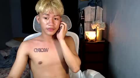 Snapshot of naugthyboyloy chatting on 12-17-25, 08:04 Loy online show from 12-17-25, 08:04