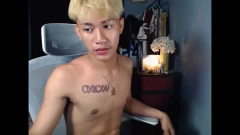 Snapshot of naugthyboyloy chatting on 12-18-25, 06:14 Loy online show from 12-18-25, 06:14