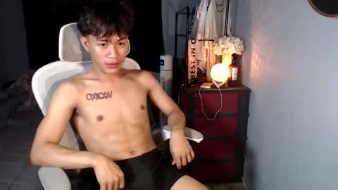 Snapshot of naugthyboyloy chatting on 01-18-26, 07:23 Loy online show from 01-18-26, 07:23