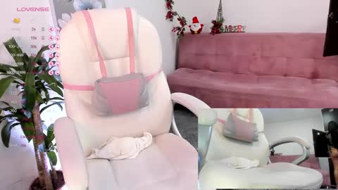 Snapshot of naugthyelli chatting on 12-11-24, 11:10 online show from 12-11-24, 11:10