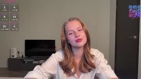 Snapshot of naya_cat chatting on 06-30-26, 07:37 Mia online show from 06-30-26, 07:37