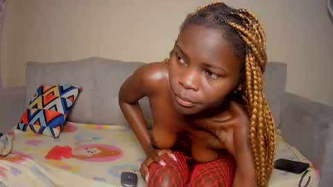 nayela_ online show from 07-17-26, 12:45