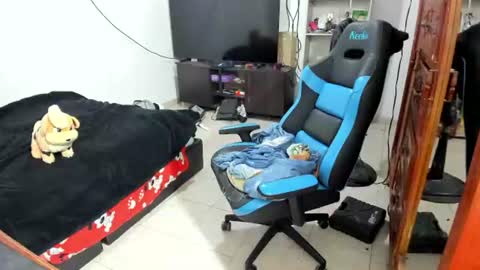 Snapshot of neeko_lol_ chatting on 06-13-26, 12:03 Geek Nicole im Neeko UwU online show from 06-13-26, 12:03