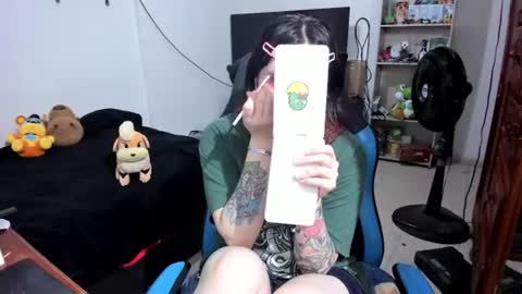 Snapshot of neeko_lol_ chatting on 06-17-26, 11:45 Geek Nicole im Neeko UwU online show from 06-17-26, 11:45
