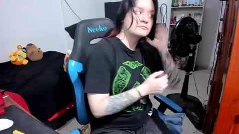 Snapshot of neeko_lol_ chatting on 06-19-26, 11:36 Geek Nicole im Neeko UwU online show from 06-19-26, 11:36