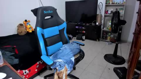 Snapshot of neeko_lol_ chatting on 06-22-26, 11:29 Geek Nicole im Neeko UwU online show from 06-22-26, 11:29