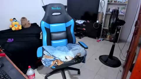 Snapshot of neeko_lol_ chatting on 07-17-26, 11:50 Geek Nicole im Neeko UwU online show from 07-17-26, 11:50