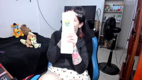 Snapshot of neeko_lol_ chatting on 07-19-26, 01:37 Geek Nicole im Neeko UwU online show from 07-19-26, 01:37