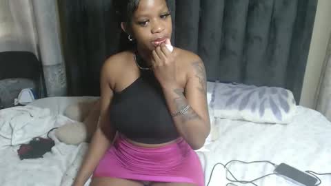 Snapshot of neeshaah chatting on 04-26-26, 11:52 Neeshaa online show from 04-26-26, 11:52