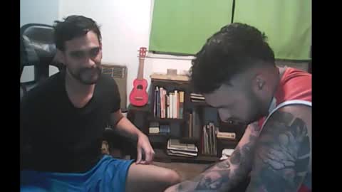 Nek y Ema online show from 12-16-25, 02:49