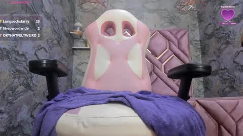 Snapshot of neffertiry_ebonny chatting on 10-19-25, 06:52 Nefer online show from 10-19-25, 06:52